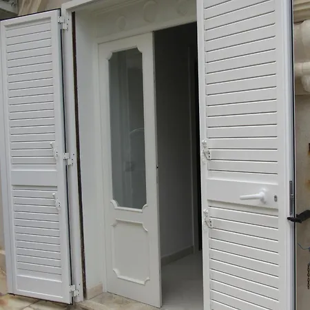 Chiara 폴리나노 아마레