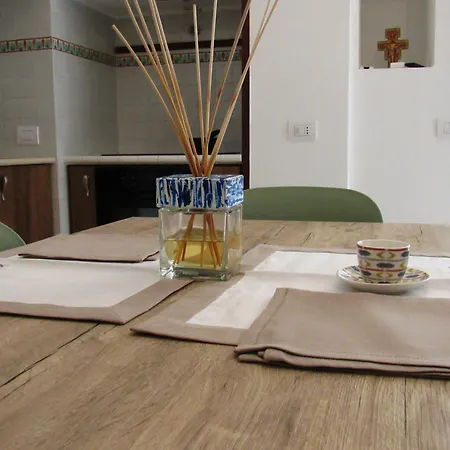 Chiara 폴리나노 아마레